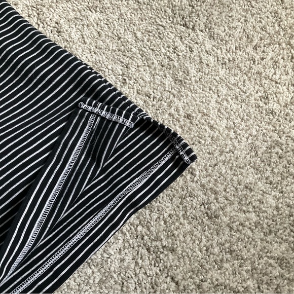 Croft & Barrow V Cut Full Front Pocket Pullover Shirt - Picture 8 of 12